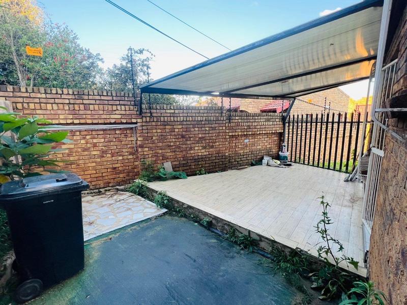 2 Bedroom Property for Sale in Van Riebeeck Park Western Cape